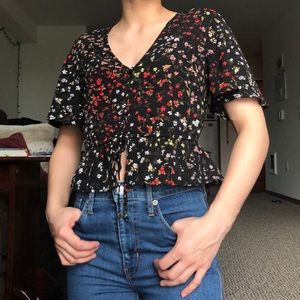 Floral crop top 🌿